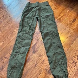 Unlined olive sz 6 tall dance studio pant